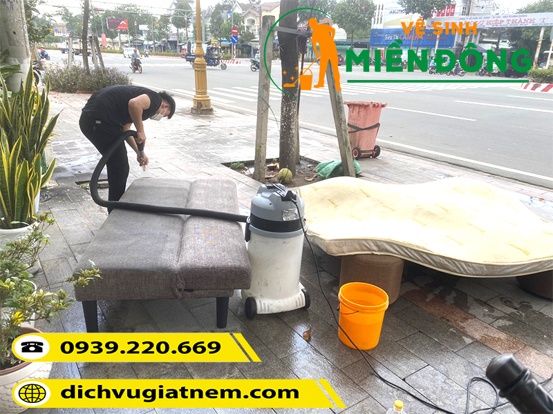 Lúc nào ghế sofa của bạn cần đi giặt?