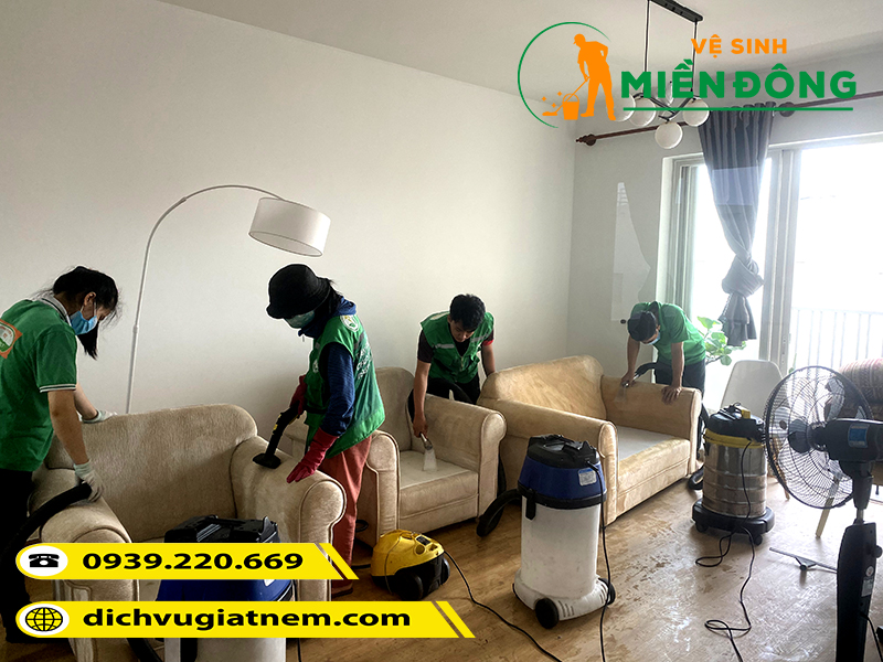 Dịch vụ giặt ghế sofa tại hóc môn