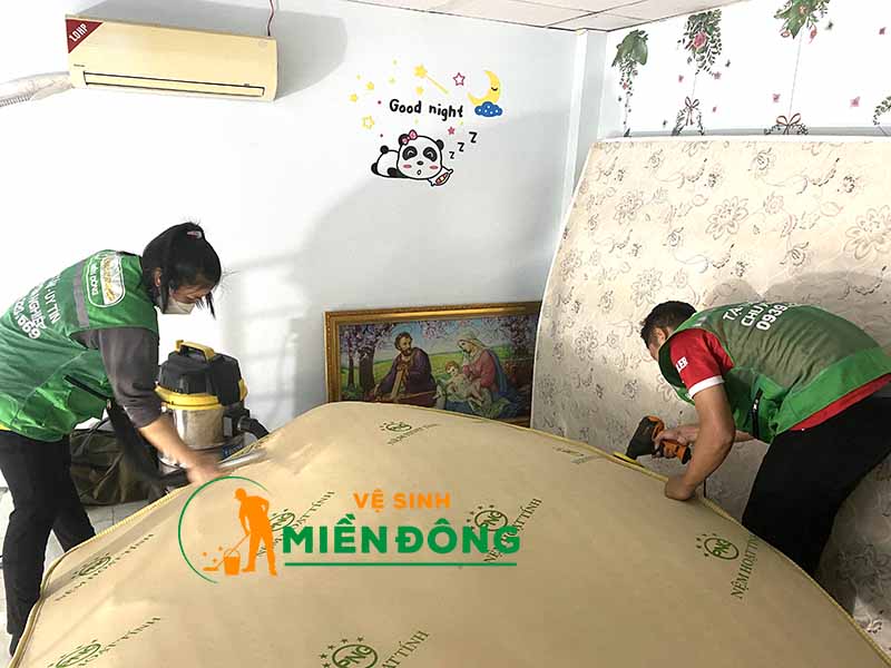 Các bước giặt nệm tại Vệ sinh Miền Đông