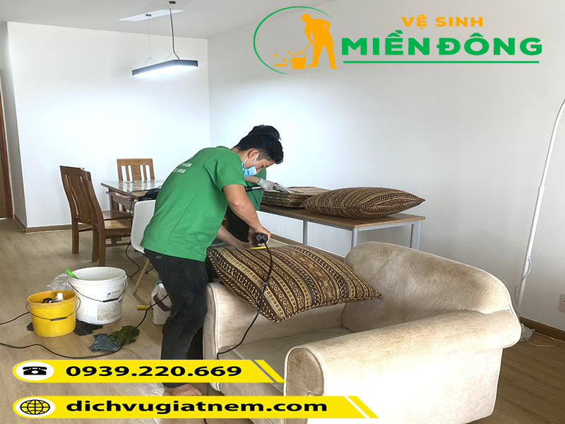 Tại sao nên giặt ghế sofa tại nhà thường xuyên