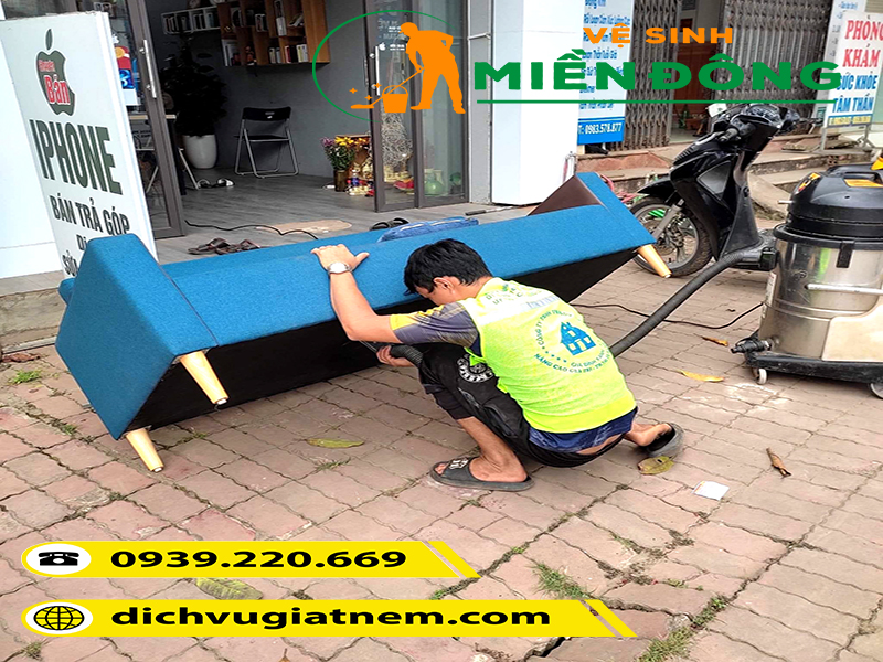 Tại sao cần giặt ghế sofa tại nhà?