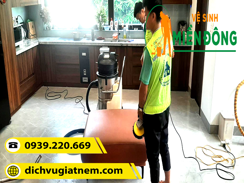 Khi nào bạn cần vệ sinh sofa gia đình?