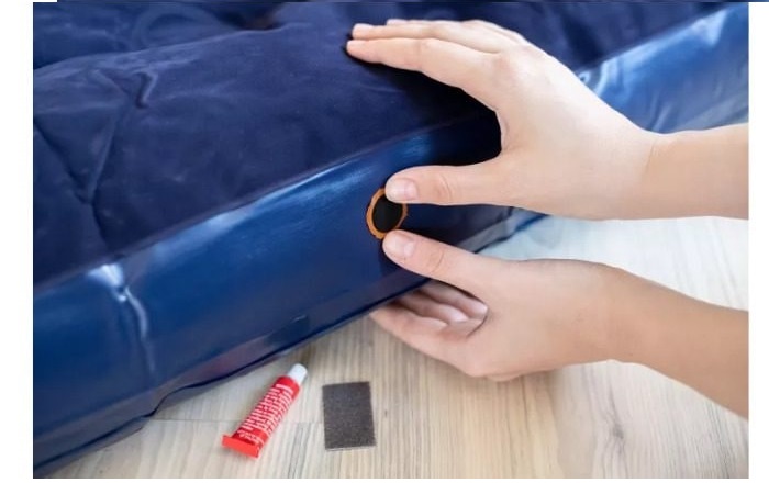 Hướng dẫn 3 cách dán nệm hơi bị lủng tại nhà hiệu quả 1 cach-dan-nem-hoi-bi-lung