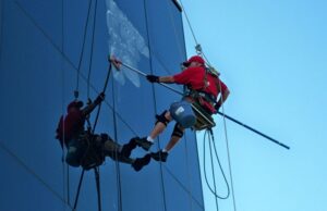 Lau kính tòa nhà tại Bình Dương