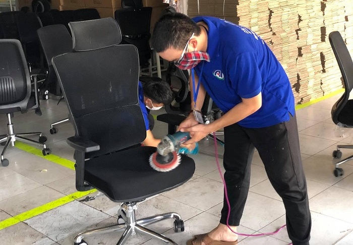 Dịch vụ vệ sinh ghế công thái học