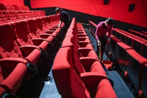 Dịch vụ vệ sinh rạp chiếu phim ở Bình Dương 1 Dịch vụ vệ sinh rạp chiếu phim ở Bình Dương